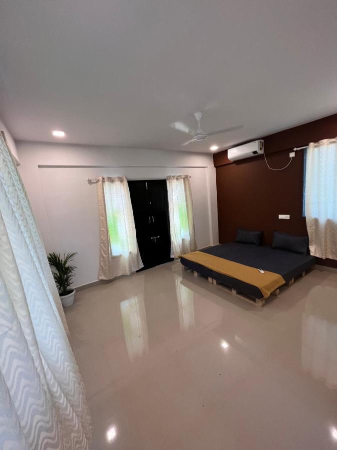 Dibs On Blue Morjim Albergue Exterior foto